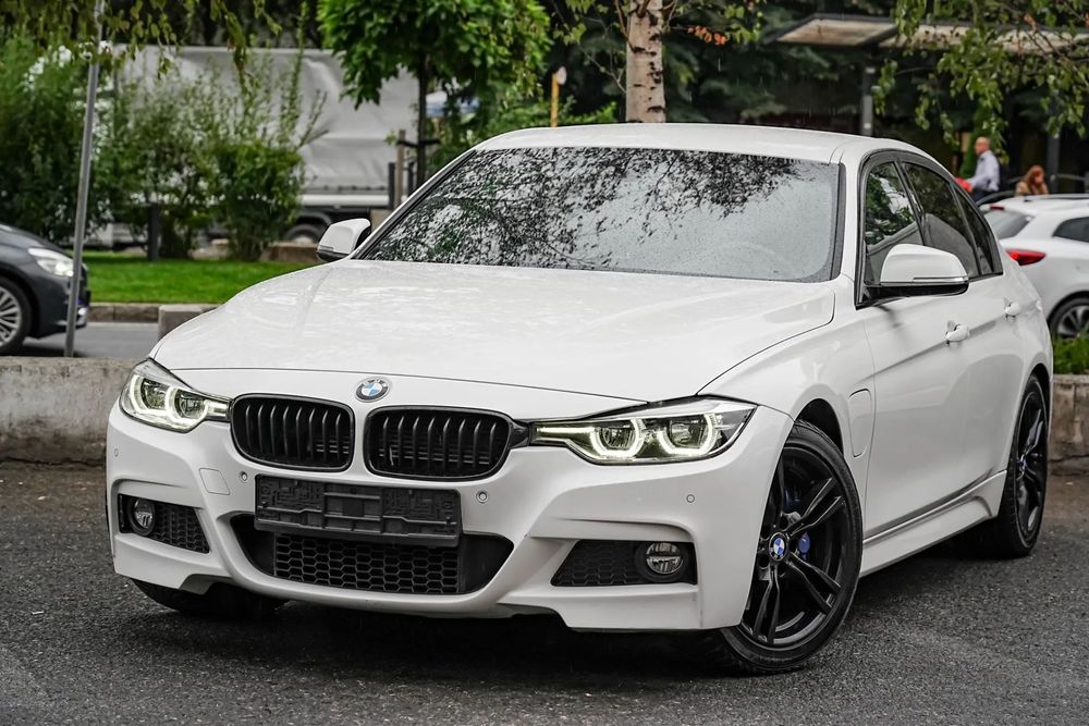 BMW Seria 3 BMW 330I 245 cp Plug In Benzina M Pachet Interior Exerior