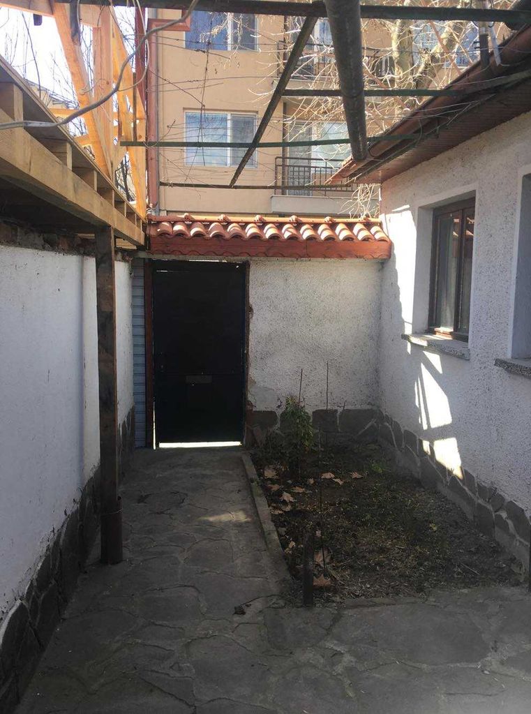 Дава се под наем Къща в Пловдив, Кършияка - 340 кв.м за 94350 € - Снимка #5