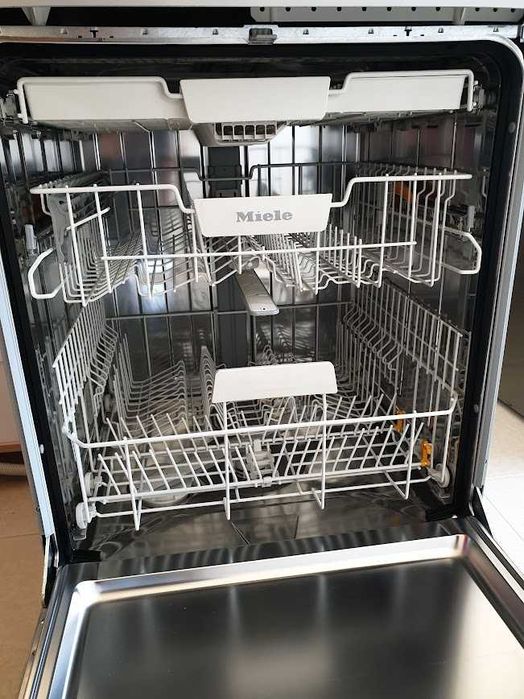 Инокс - Miele Съдомиялна - 14 Комплекта - Свободностояща - 60см