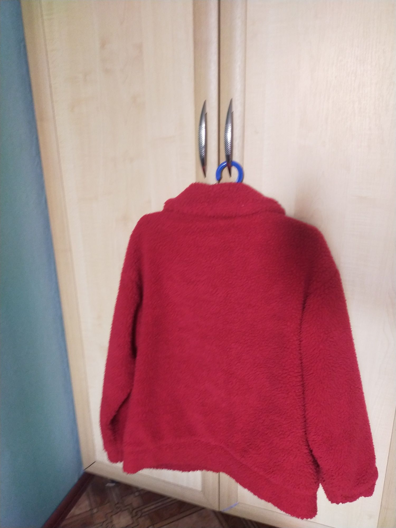 Куртка красная L размера