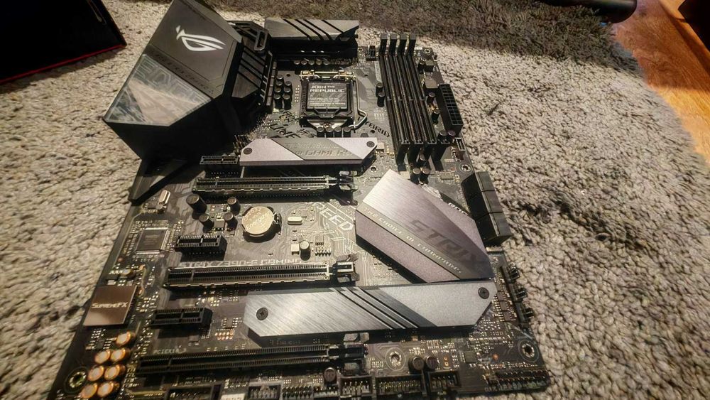 Дънна платка ASUS ROG Strix Z390-E Gaming WIFI