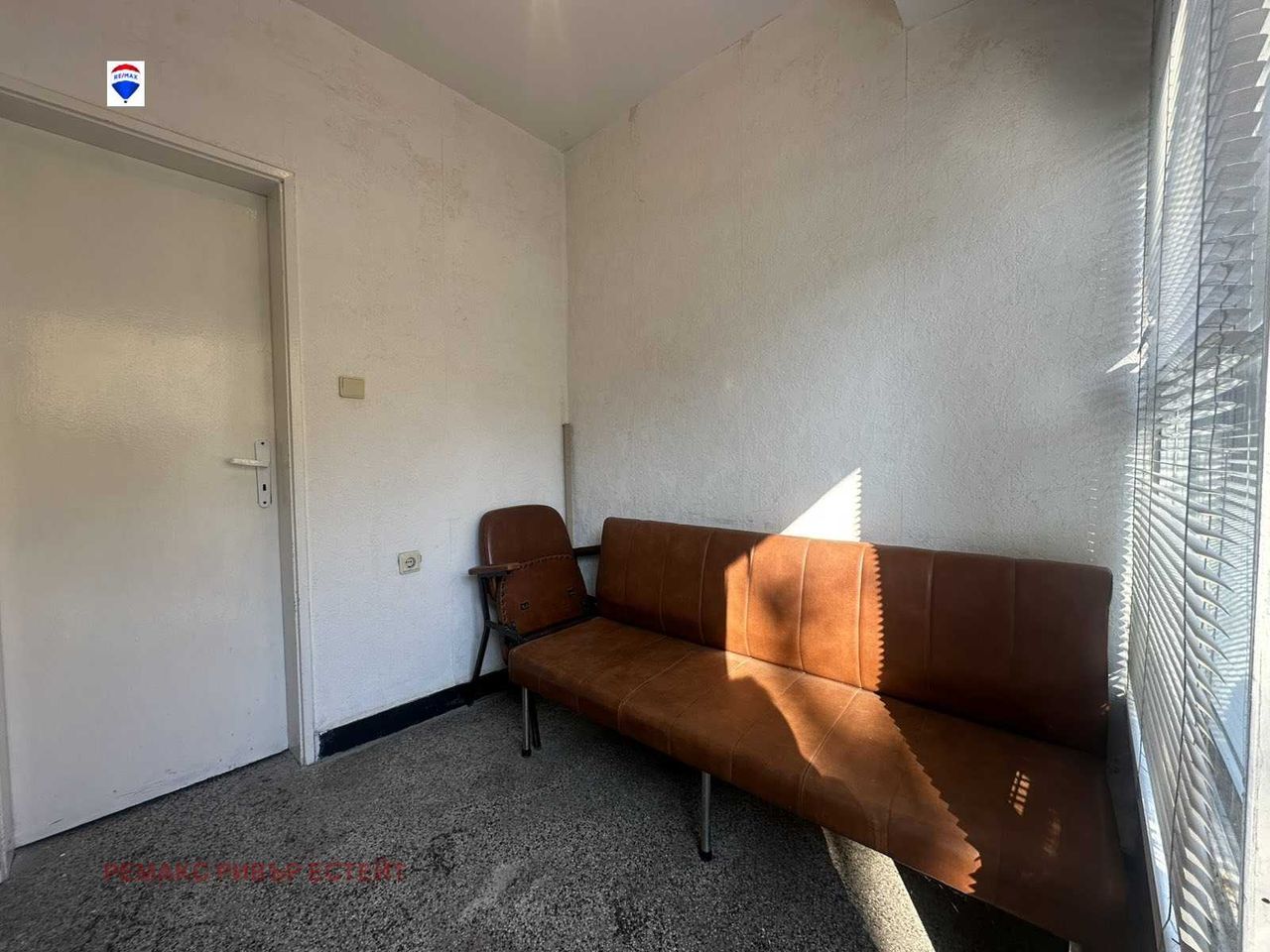Дава се под наем Офис в Русе, Център - 31 кв.м за 204 € - Снимка #4