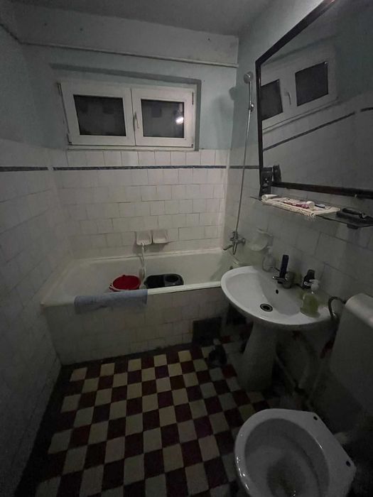 Apartament de 3 camere, decomandat, zona Tatarasi