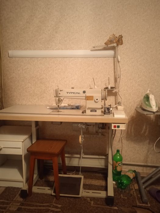 Продам швейную машинку