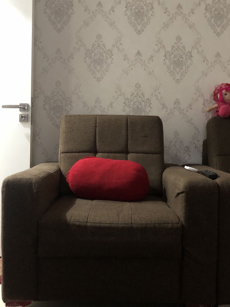 Kreslo sotiladi.