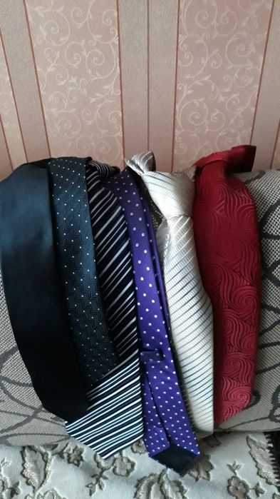 Продаются галстуки, на любой вкус.
