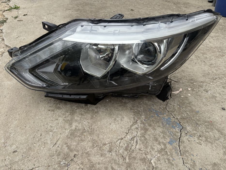 Ляв фар за Нисан Кашкай / Nissan Qashqai J12 2013- 2017