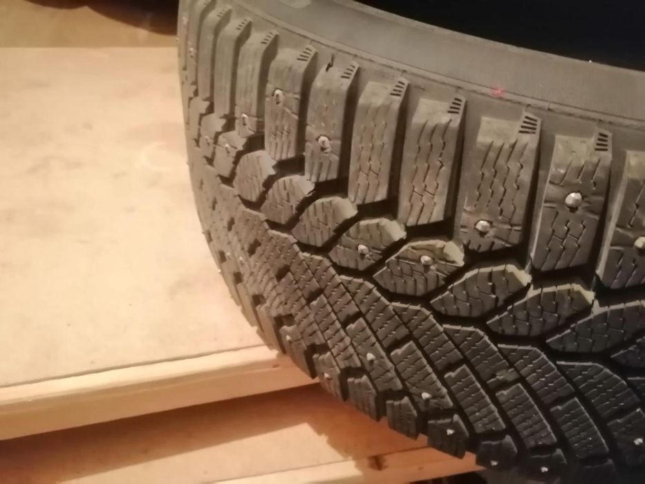 Продам комплект из 4х зимних покрышек