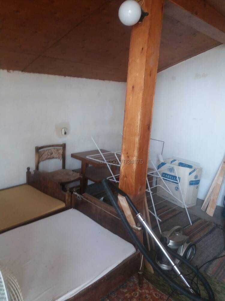Дава се под наем Етаж от къща в Велико Търново, Акация - 17 кв.м за 204 € - Снимка #1