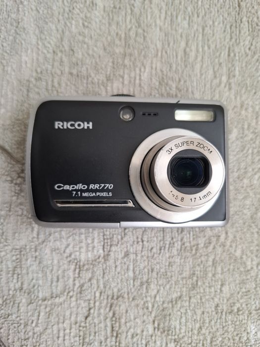 Aparat foto digital Ricoh Caplio RR770