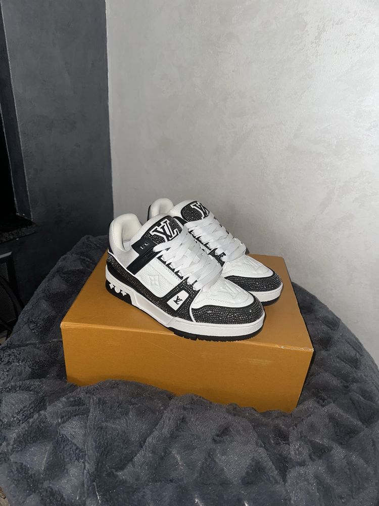 Louis Vuitton LV Trainers White Black