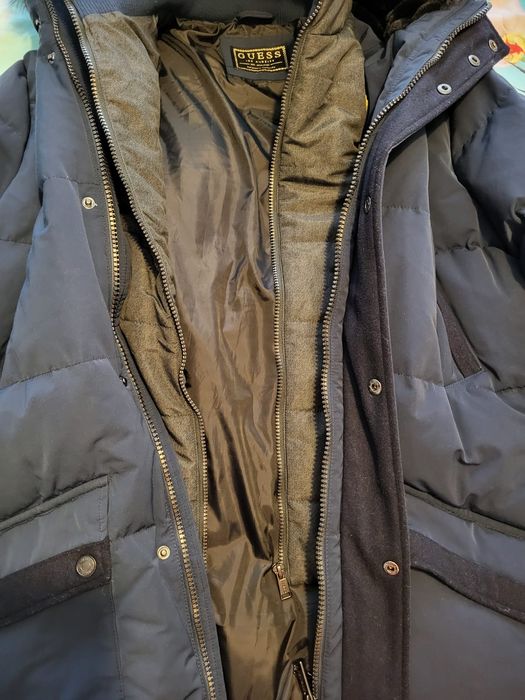Vând geaca de iarna Guess