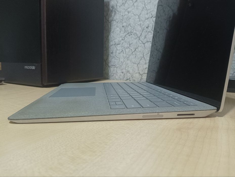 Microsoft Surface 13,5" PixelSense/CORE i5-7200U/ 8GB DDR3/ 256GB NVMe