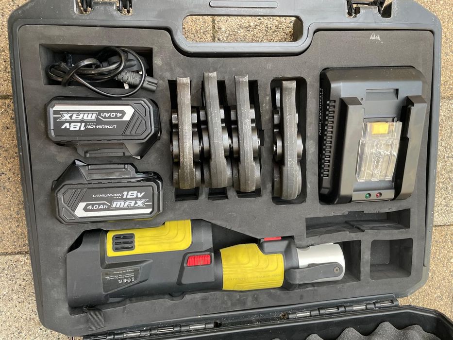 Presa sertizat cu bacuri th 16 20 26 si 32