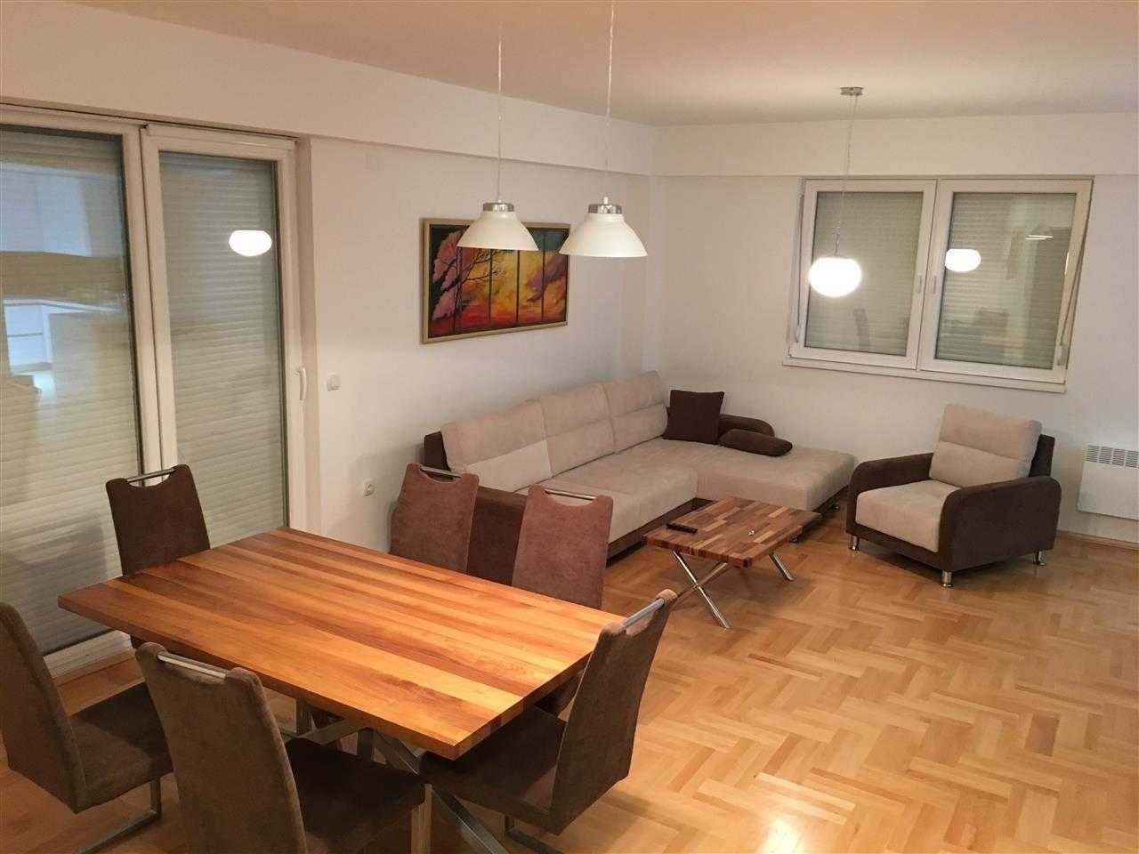 Дава се под наем Тристаен апартамент в Бургас, Изгрев - 80 кв.м за 229.5 € - Снимка #3
