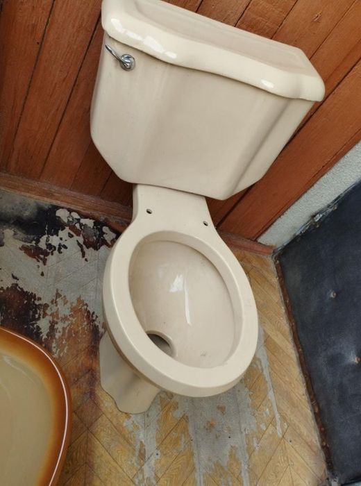 Унитаз продам новый