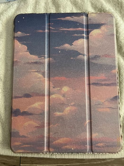 Vând iPad 5th generation, 32 gb, grey, cu cutie și husă inclusa