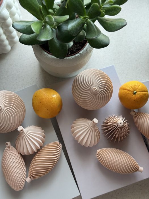 Globuri diferite culori