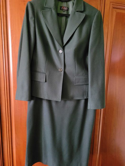 Lot de 2 sacouri zara si un costum cu fusta.