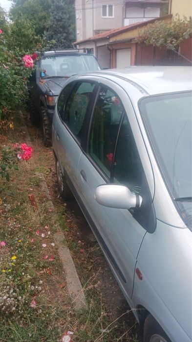 Продавам Renault Scenic