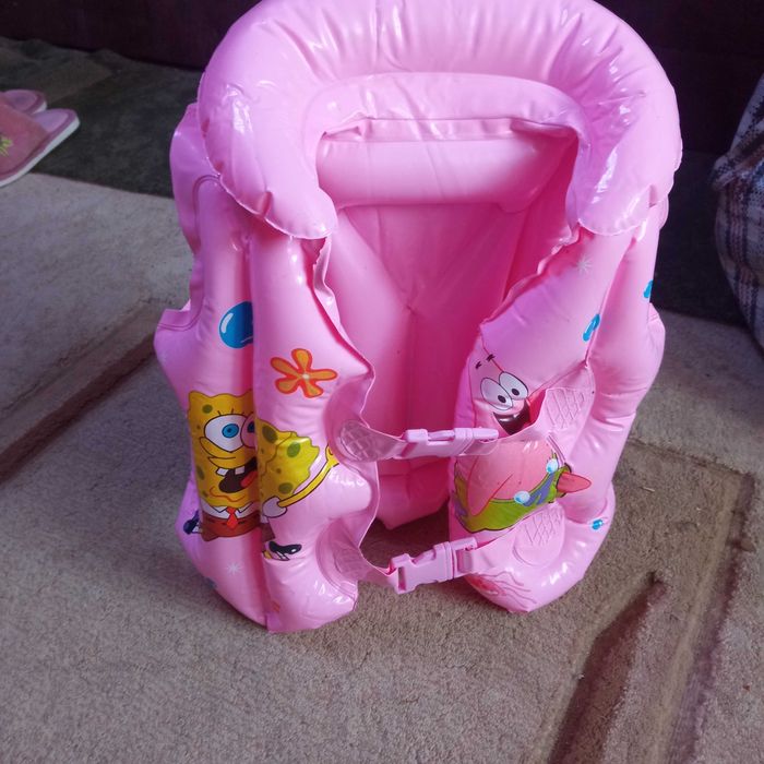 продается надувной спасательный жилет