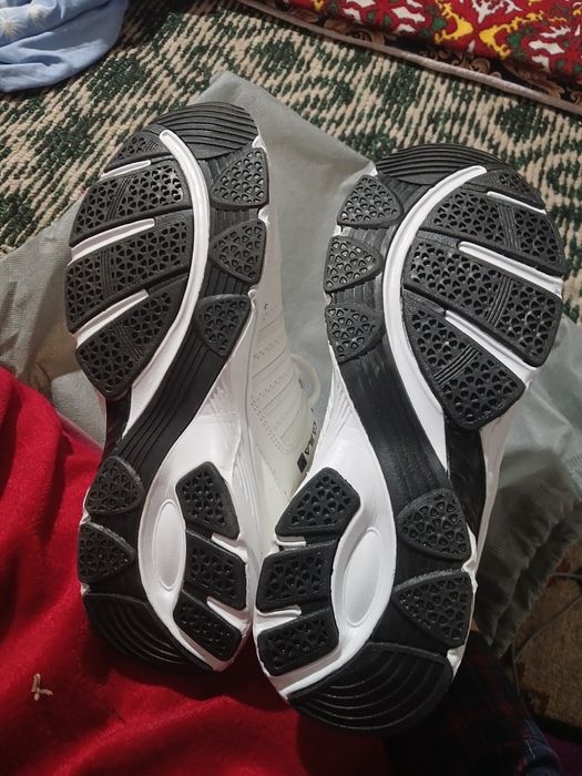 Продаётся кроссовки от фирмы Kajila причина продажи не подошёл, а так