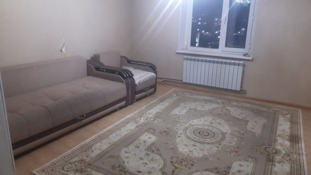 Диван с креслом в хорошем мостоянии