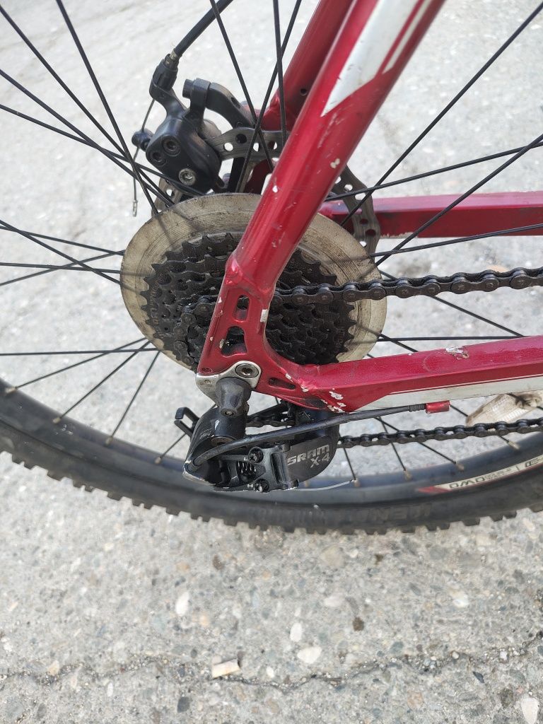 Bicicleta Carrera Centos roti 26 x 2.35 cadru aluminiu.