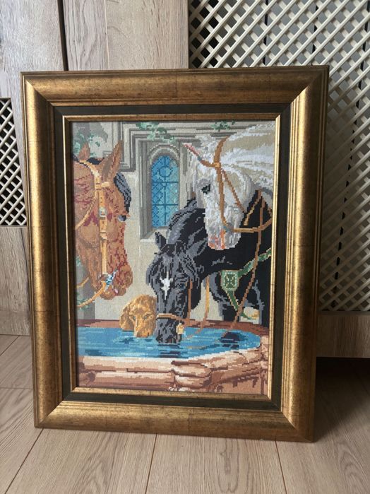 Ръчно бродиран гоблен “Коне на водопой”