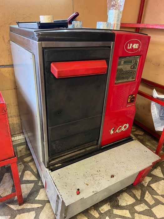 Vând mașină profesională  spălat roți auto TECOLR400 stare impecabilă