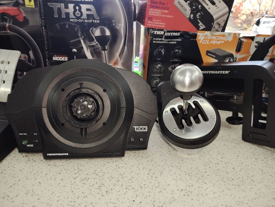 Set complet, volan de curse trustmaster ca nou