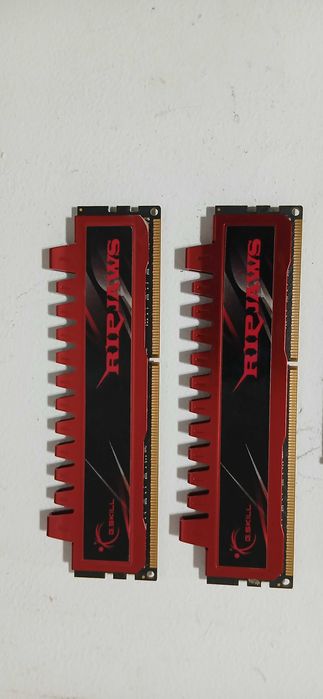 Продавам DDR3 RAM–G.Skill Ripjaws (2x2GB) + Corsair Vengeance (1x4GB)