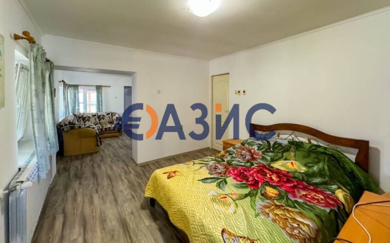 Къща с 2 спални, 129 кв.м. + 1320 кв.м. двор, с. Хаджи Димитър, област