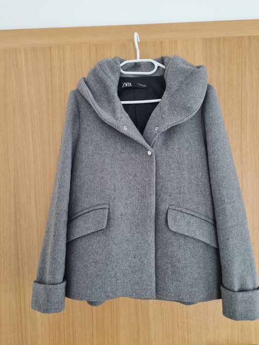 Haina scurta cu lana pentru femei, de la Zara, cu gluga, marimea S