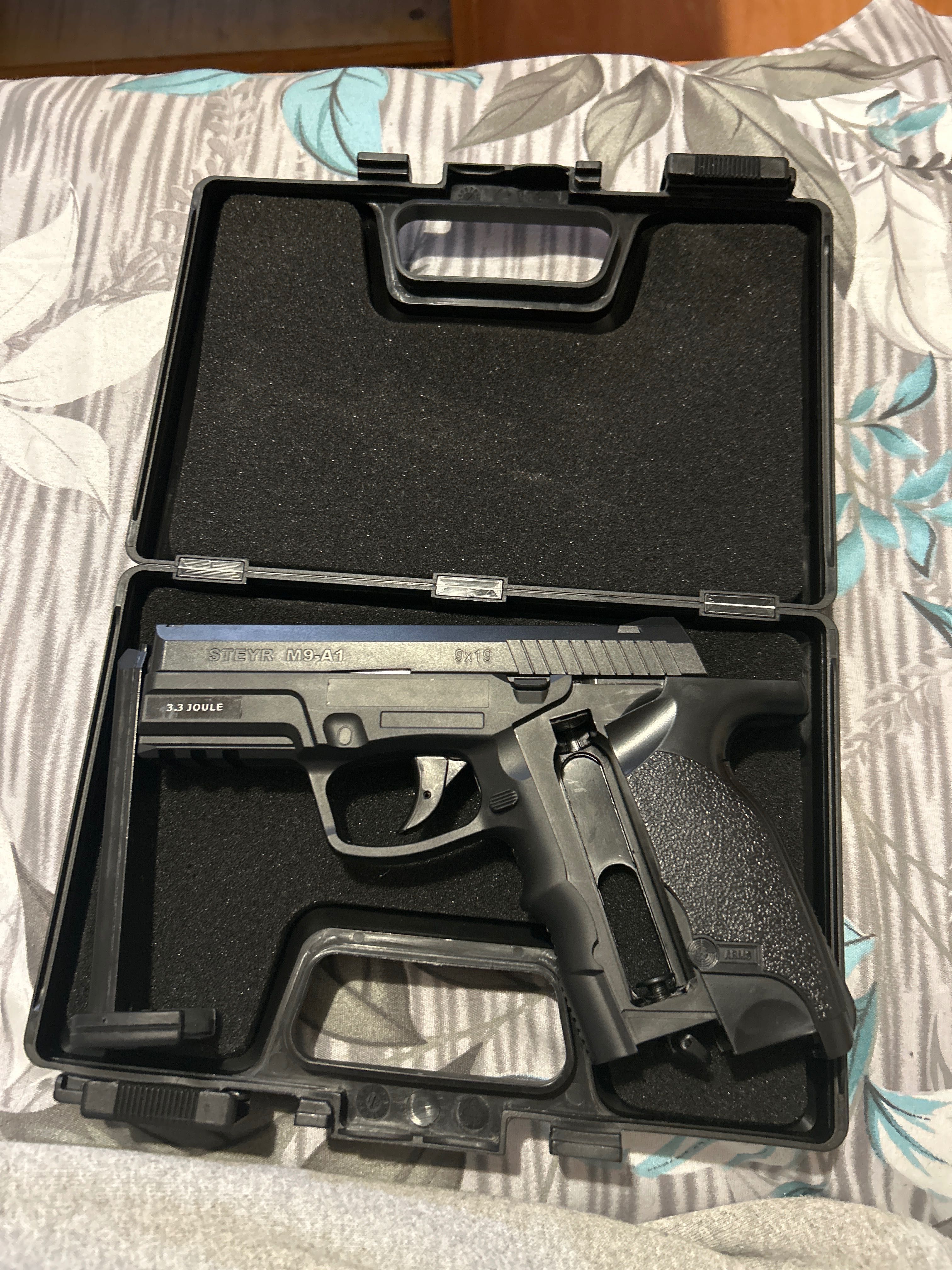 Продавам въздушен пистолет STEYR M-9A1 9x19