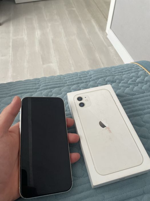 Продам айфон 11