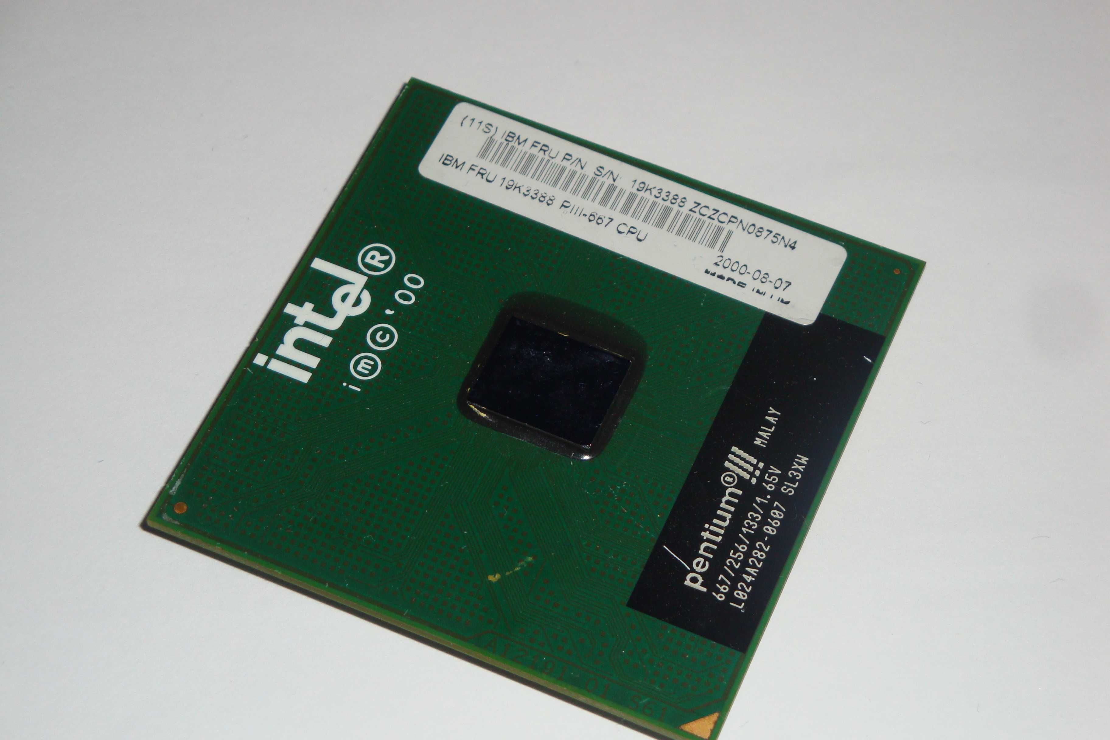 piesa colectie vintage procesor intel pentium 3 667 mhz PGA 370 SL3XW