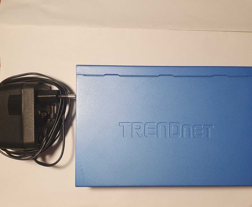 Switch Trendnet TE100-S16E plus + Router Router wireless TL-WR841N