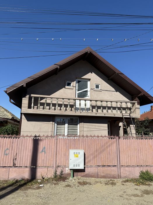 Casă de vânzare, zonă foarte bună!