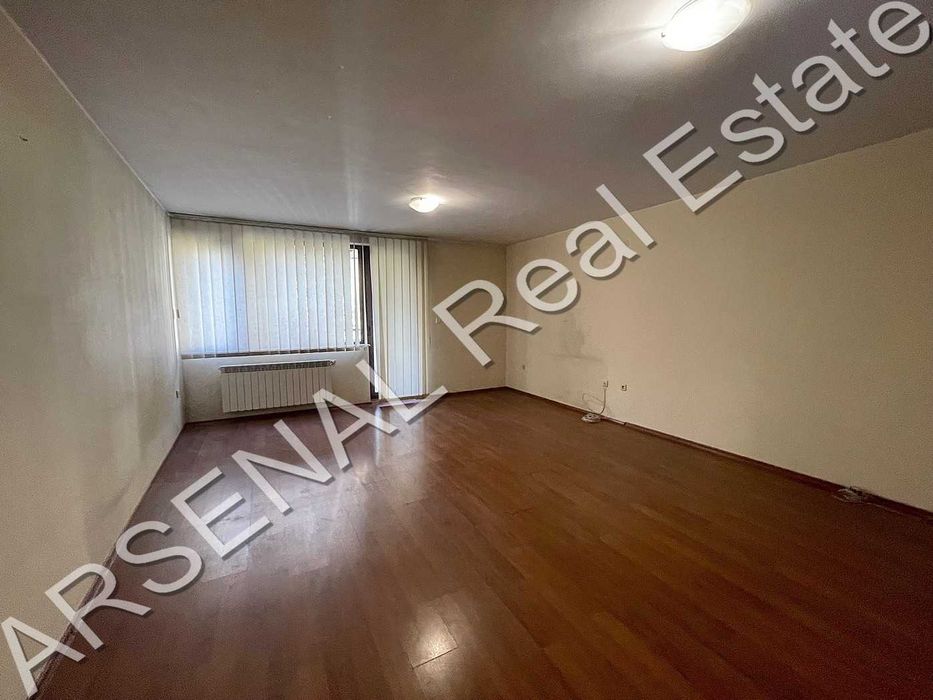 Продажба на двустаен апартамент, Медицинска академия