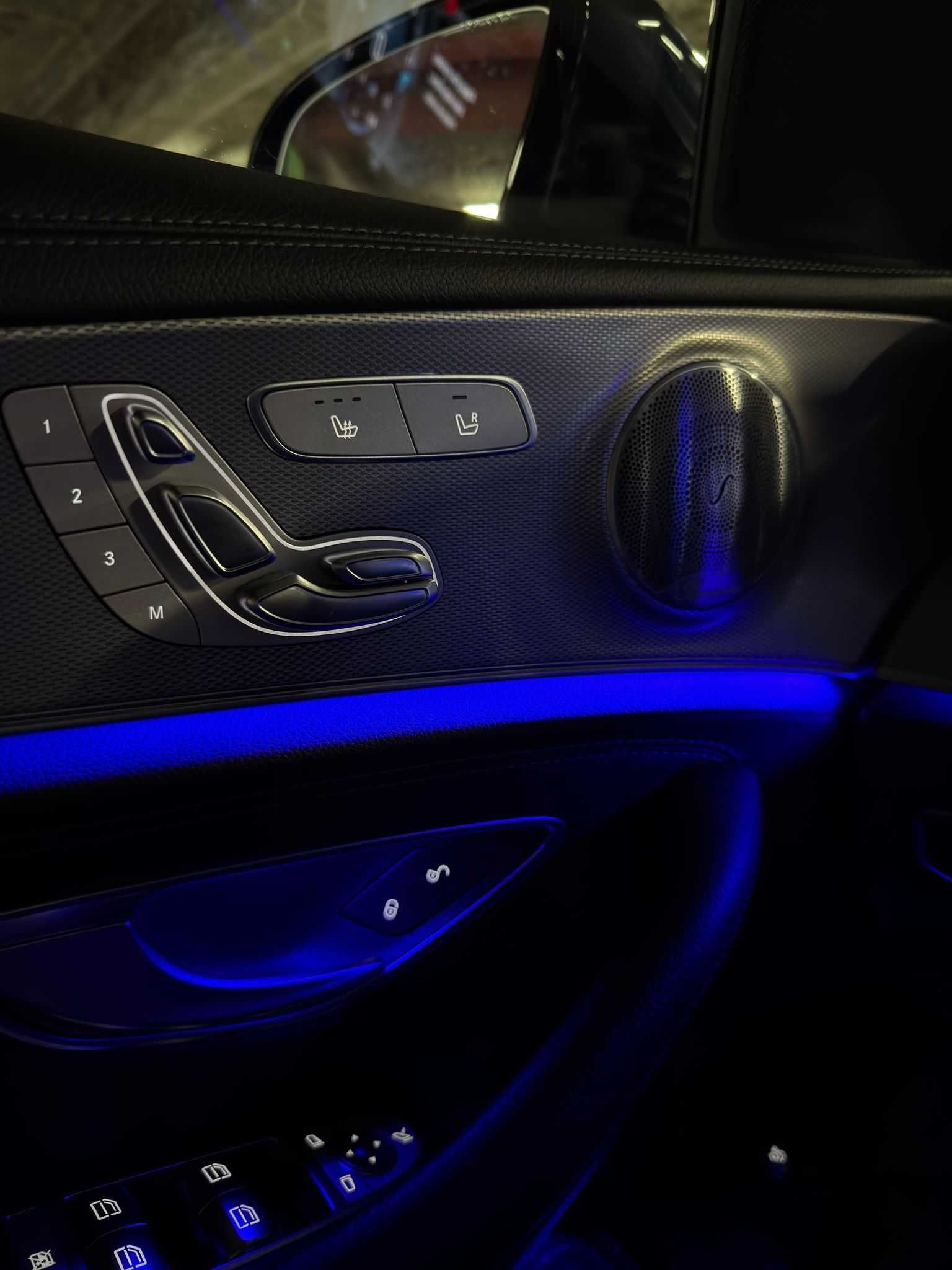 Mercedes-Benz E 220 d 4Matic AMG Line - Un an garantie