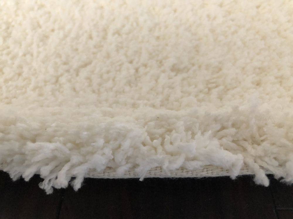 Чисто нов пухкав килим