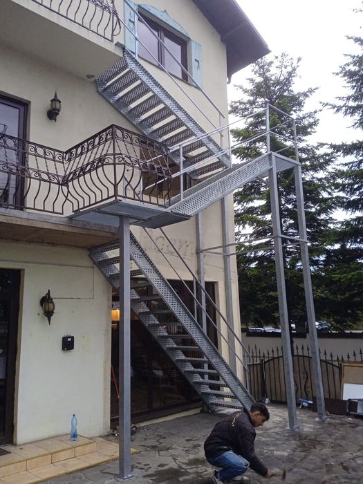 Facem scări zincate la comanda