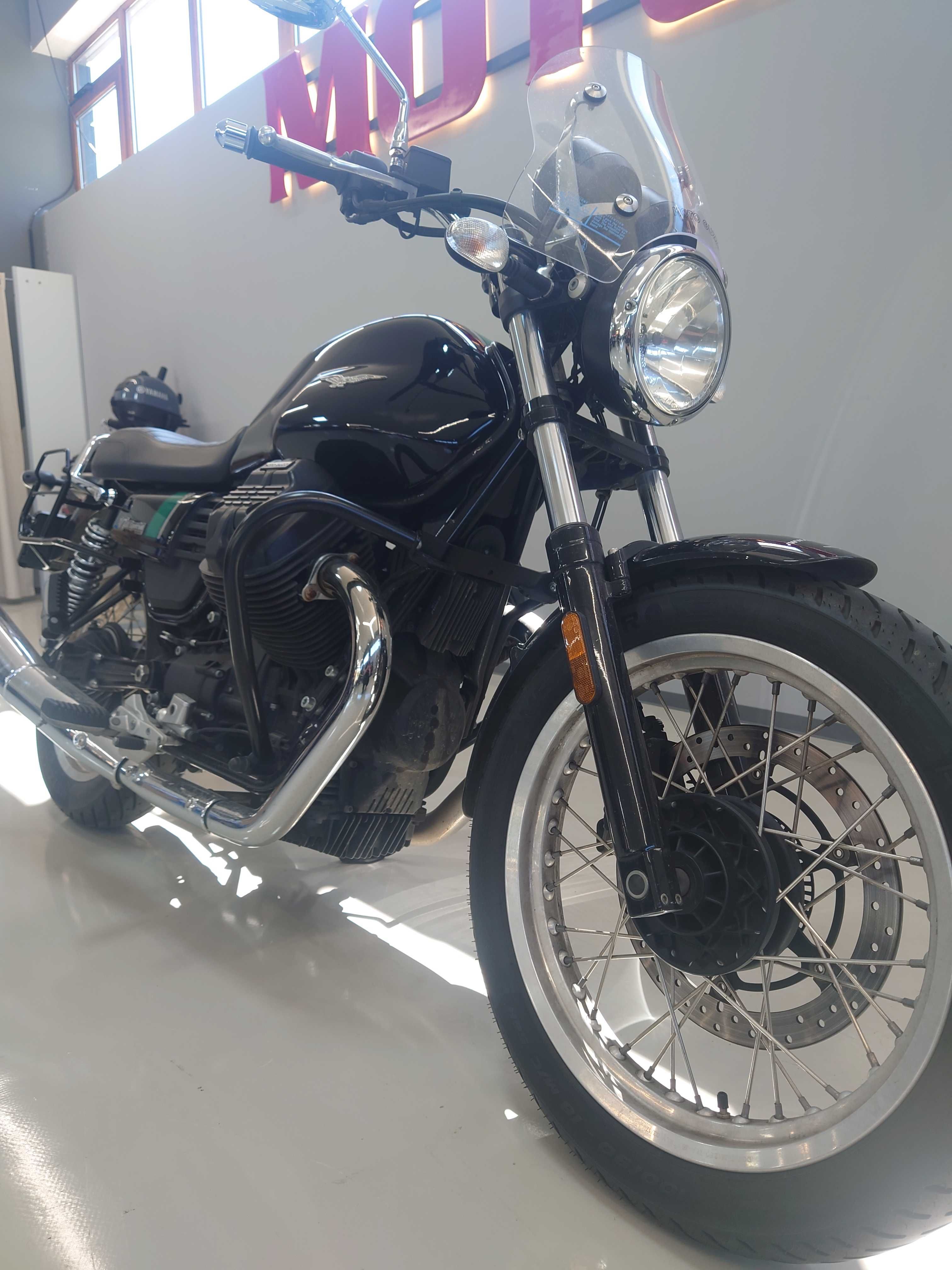 Motocicleta Moto Guzzi V7 2018