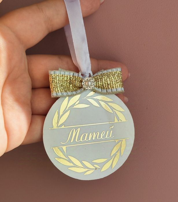 Стилни бели топки за елха с име