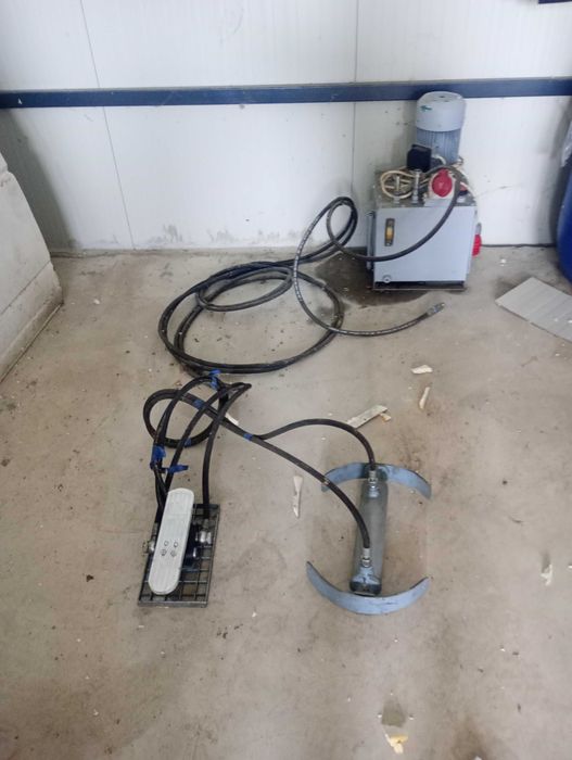 Presa hidraulica pentru earthship, constructii