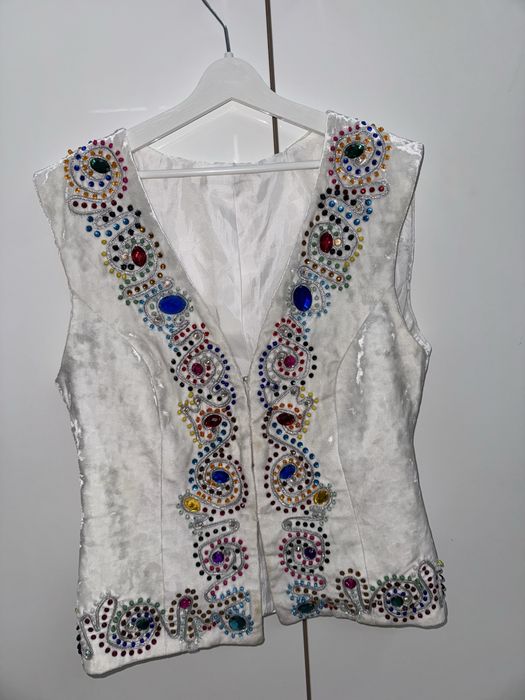 Кажекей , жаксы жагдайда. Ак тусти.