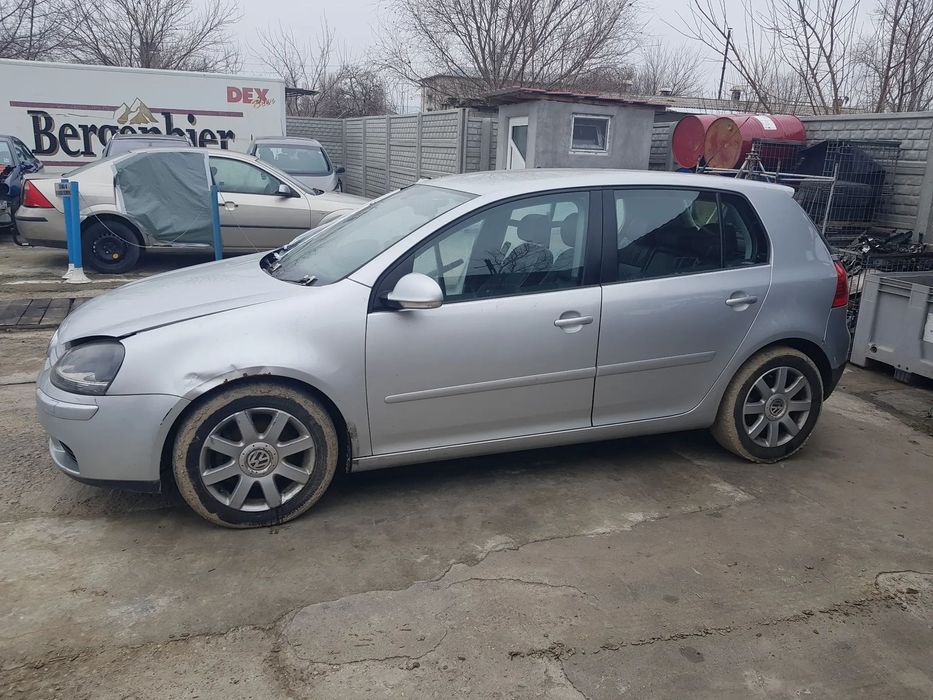 Dezmembram Volkswagen Golf 5 Usa spate dreapta/Usa spate stanga/Bara spate/Haion