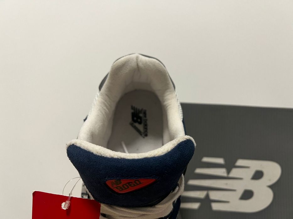 Adidasi New Balance 9060