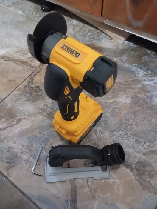 Mini flex dewalt cu baterie de 6A